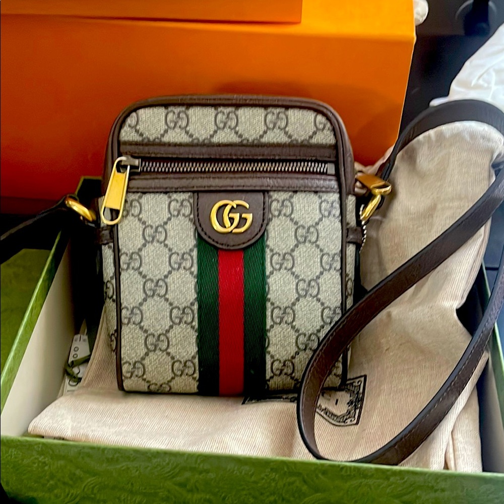 Gucci GG Supreme Crossbody Bag